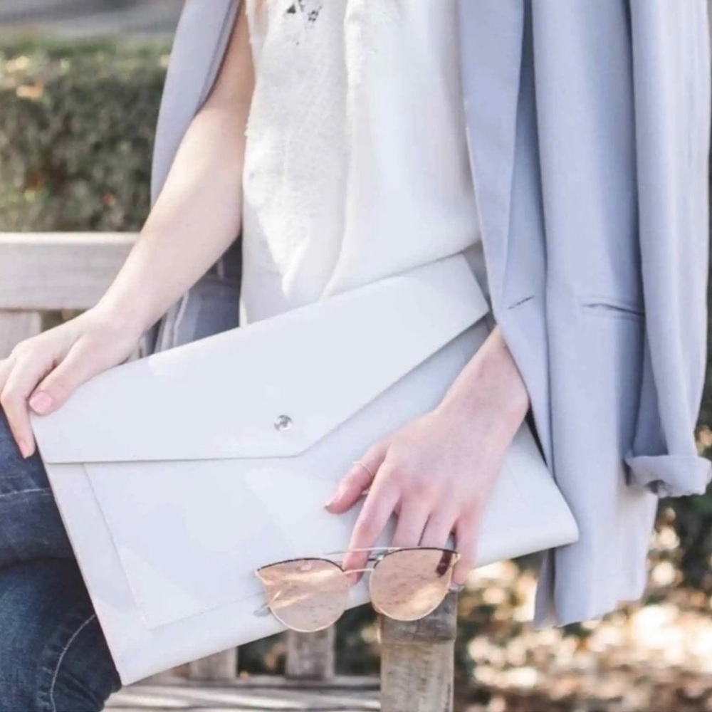 Glass Ladder & Co Megan Vegan Portfolio
Clutch Cloud Gray NWOT